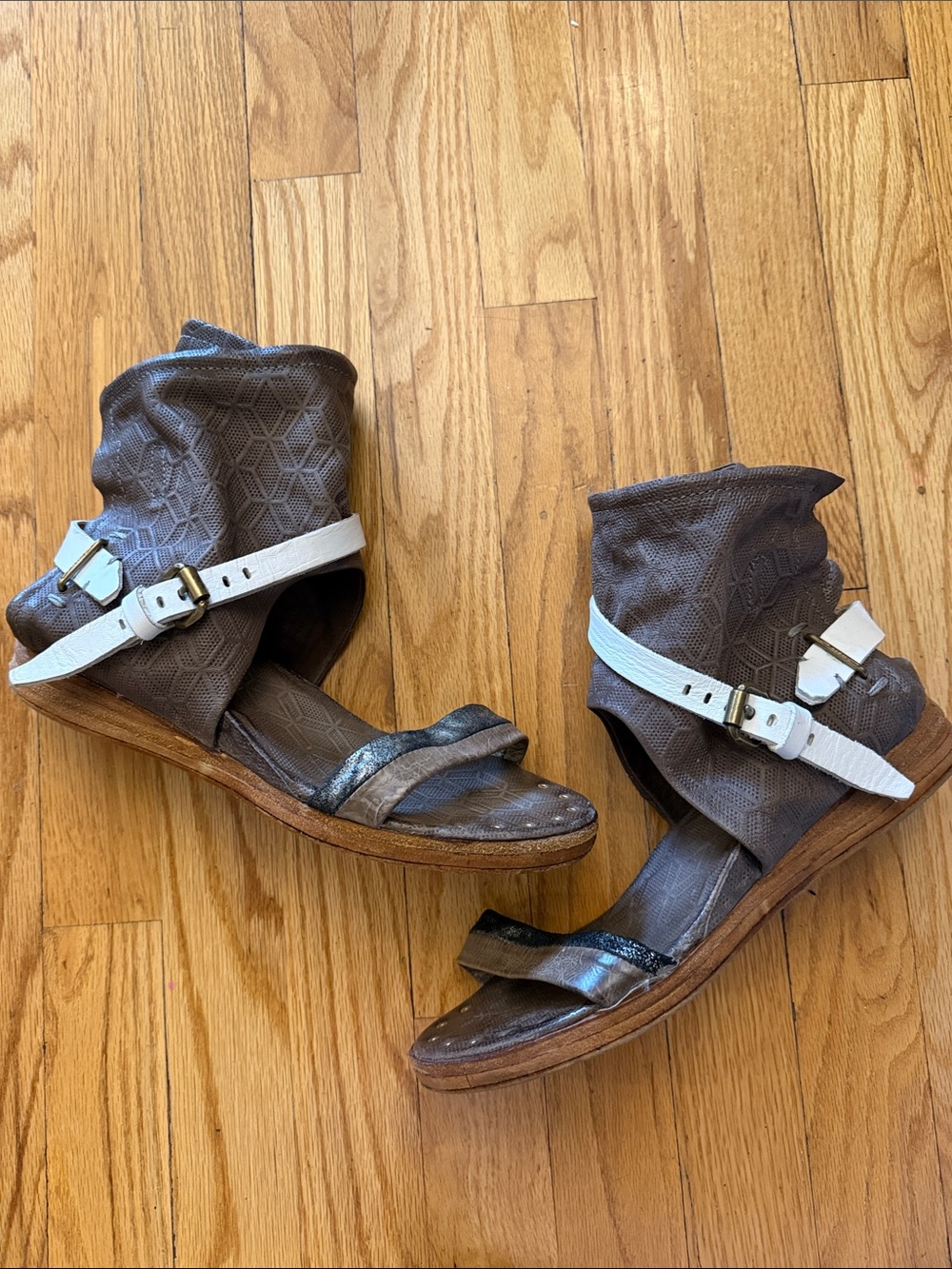 AS 98 sz EU 41 or US 10 Women's Brown white leather gladiator Ankle Strap Sandal